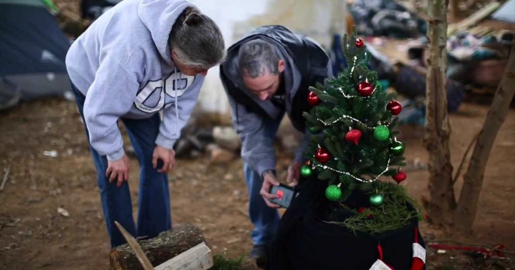 Homeless Man Sets up Christmas Tree Viral Videos Gallery