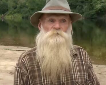 Elderly Man Is Forced Out of the Woods He Has Been Living in for 3 Decades Elderly Man Is Forced Out of the Woods He Has Been Living in for 3 Decades